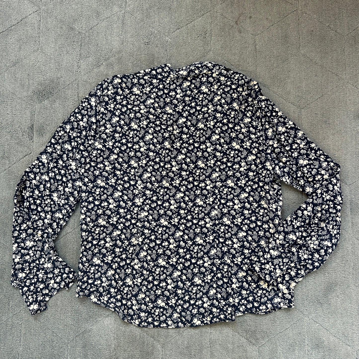 & Other Stories navy floral blouse V neck collared long sleeve 14