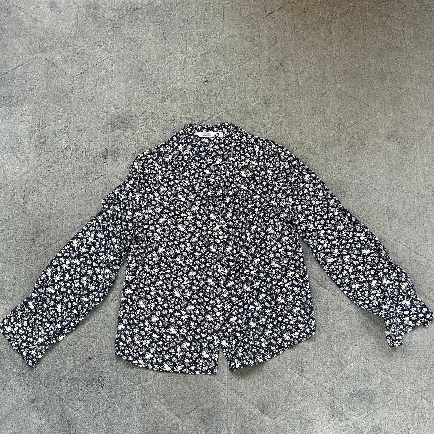 & Other Stories navy floral blouse V neck collared long sleeve 14